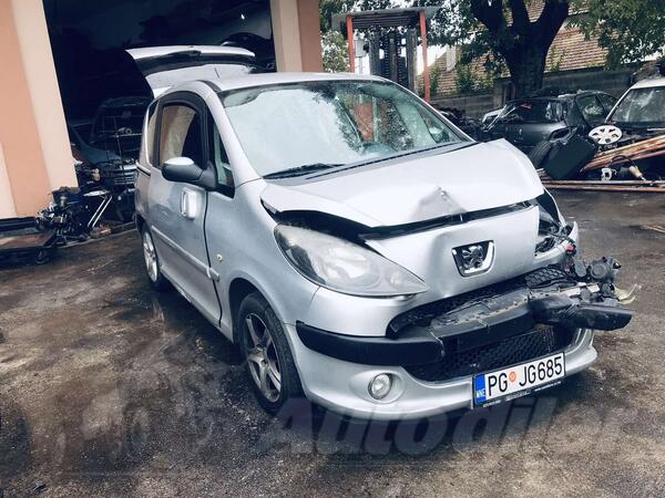 Peugeot - 1007 disel in parts