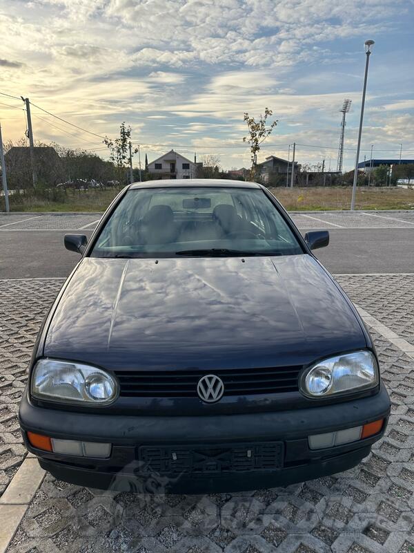 Volkswagen - Golf 3 - 1.6 benzin