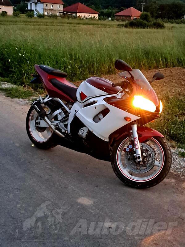 Yamaha - R6