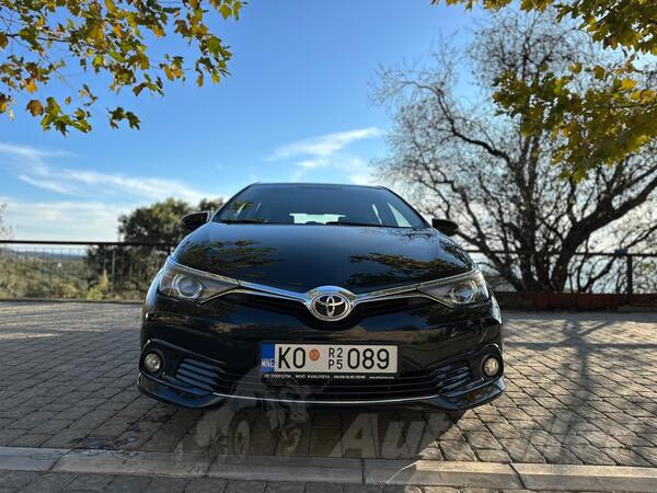 Toyota - Auris - 1.6 benzin