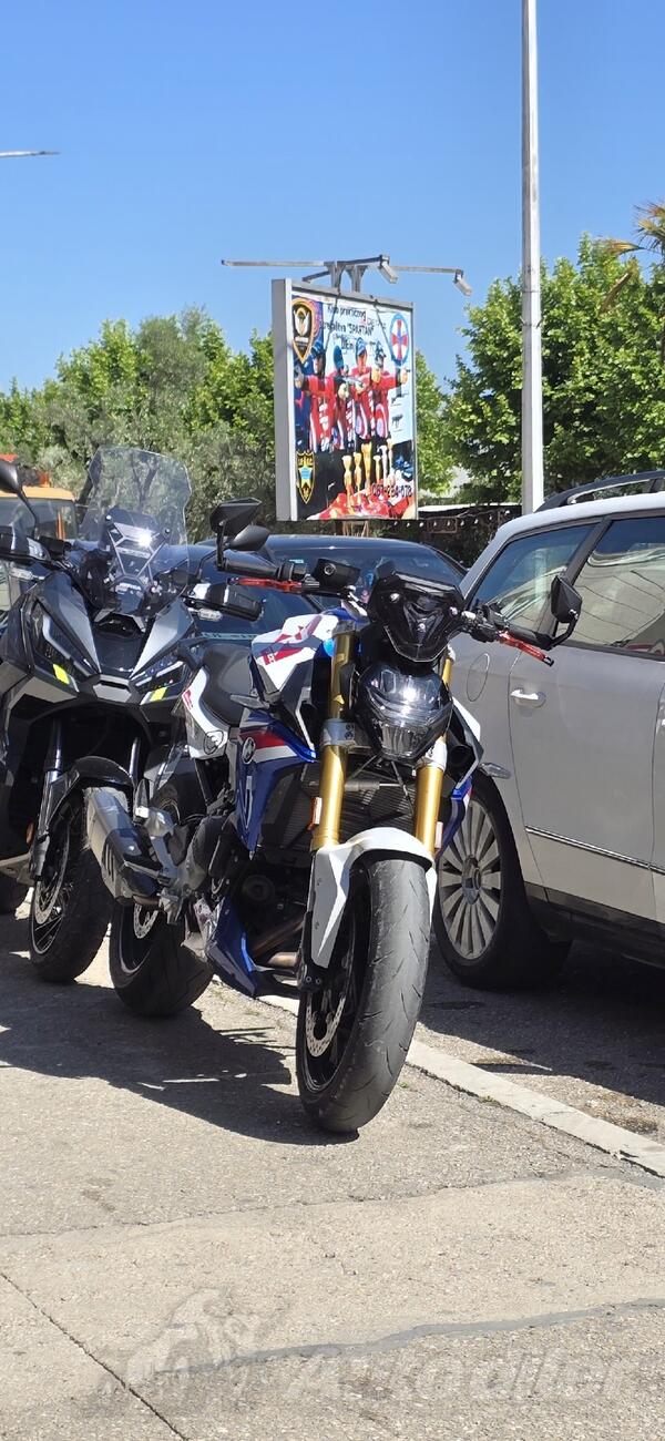 BMW - F900R