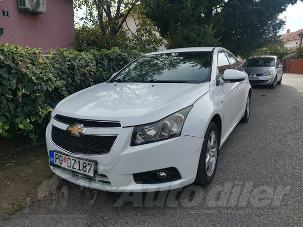 Chevrolet - Cruze - 1.6LS+MT5