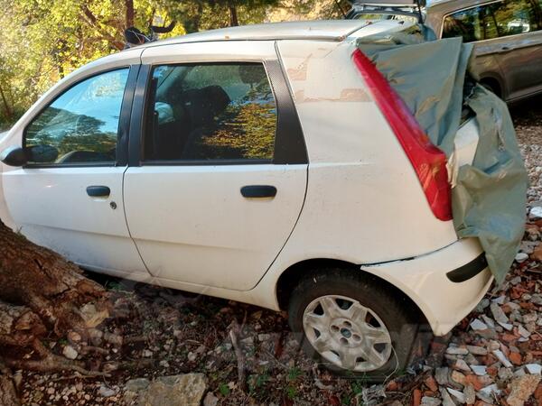 Fiat - Punto 1.9 JTD in parts