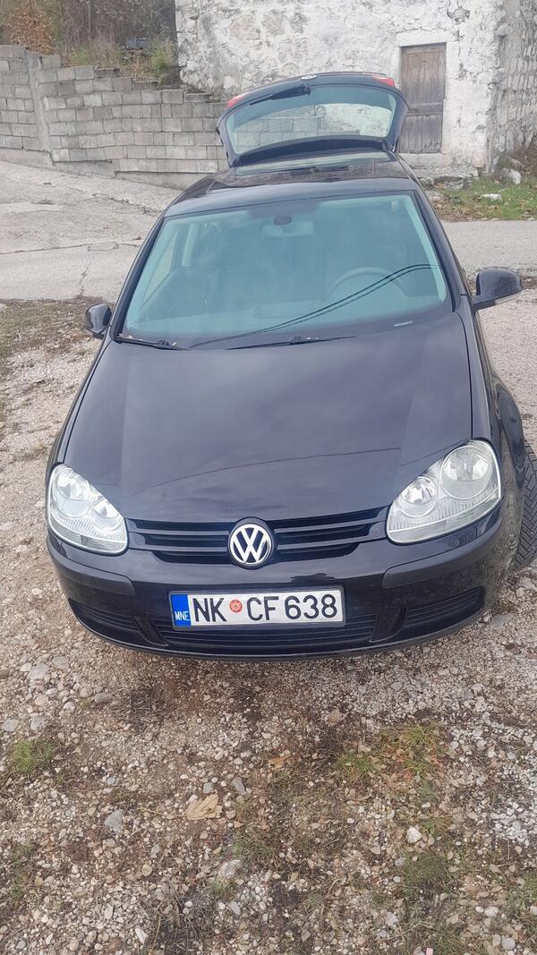 Volkswagen - Golf 5 - 1,4 benzin