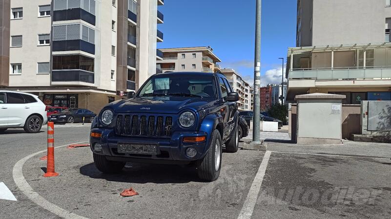 Jeep - Liberty - 2.8 crd