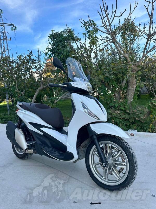 Piaggio - Beverly 400