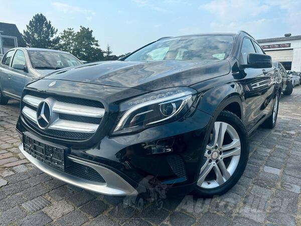 Mercedes Benz - GLA 220