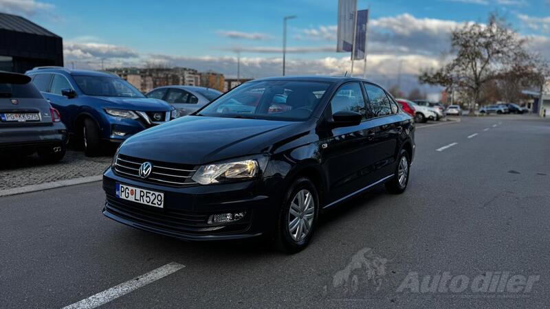 Volkswagen - Polo Sedan - 1.6 MPI