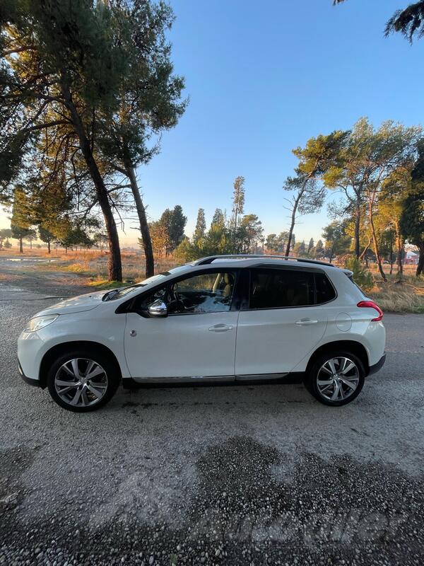 Peugeot - 2008 - 1.2 Puretech CrossWay