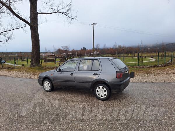 Volkswagen - Golf 3