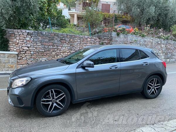 Mercedes Benz - GLA 180 - 1.5