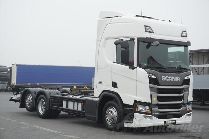 Scania - R 450 / Šasija za kontejnere + Rampa