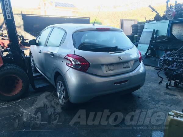 U djelovima Peugeot - 208 16