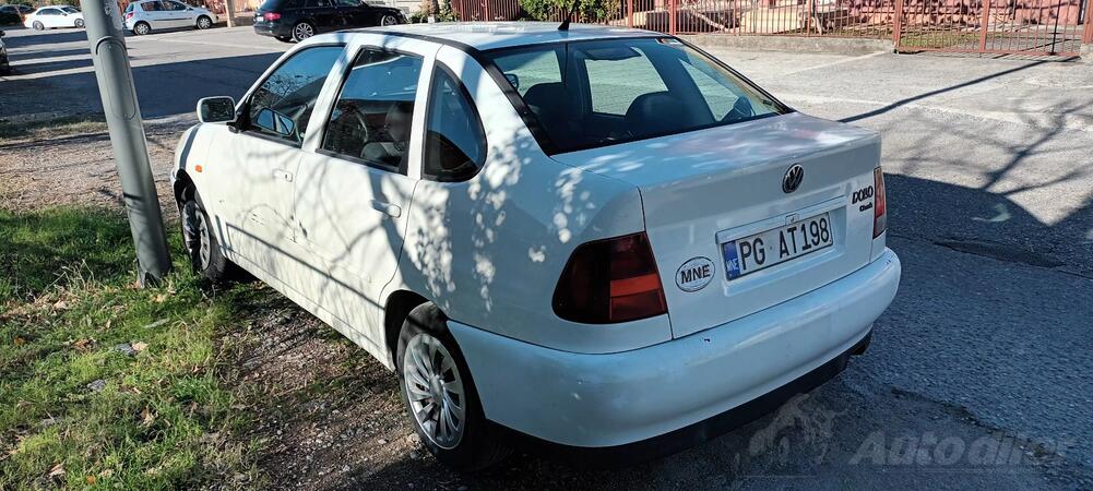 Volkswagen - Polo Sedan - 1,6