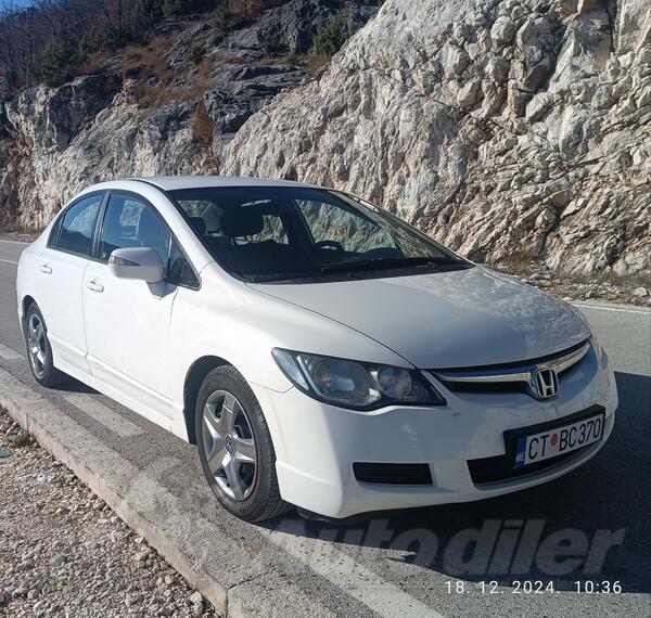 Honda - Civic - 1.8 4D