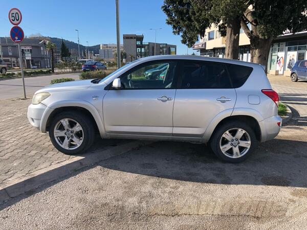 Toyota - RAV 4