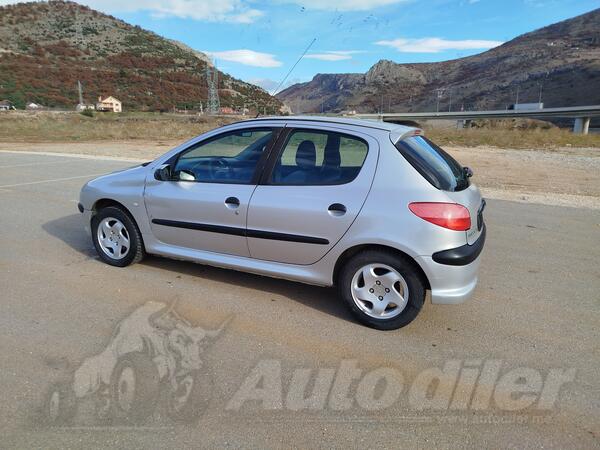 Peugeot - 206