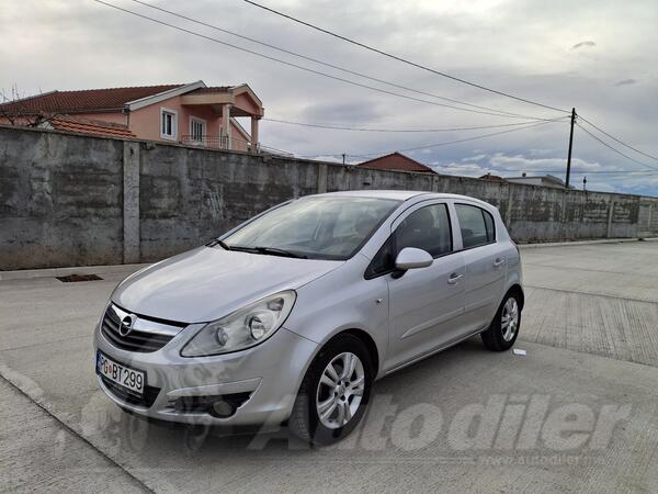 Opel - Corsa - 1.2 BENZIN