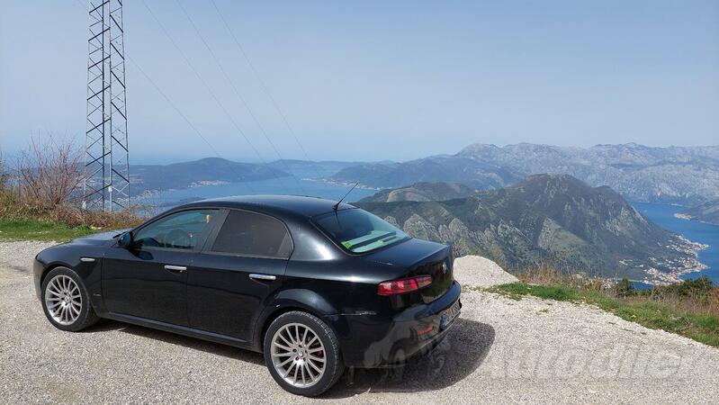 Alfa Romeo - 159 - 1900