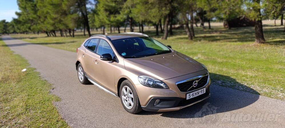 Volvo - V40 Cross Country - CROSS COUNTRY