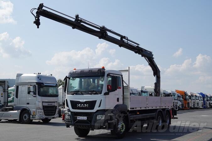 MAN - TGS 26.400 6x4 / Ravna platforma + Kran HIAB