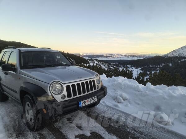 Jeep - Liberty - 2.4 Sport