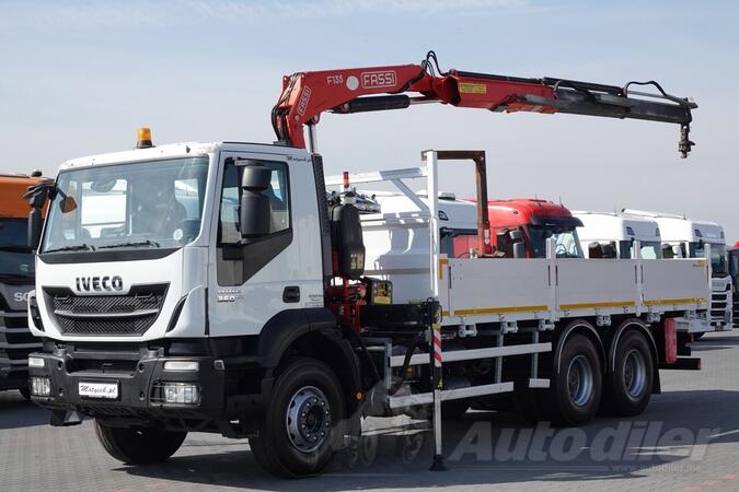 Iveco - TRAKKER 360 6x4 / Ravna platforma + Kran FASSI