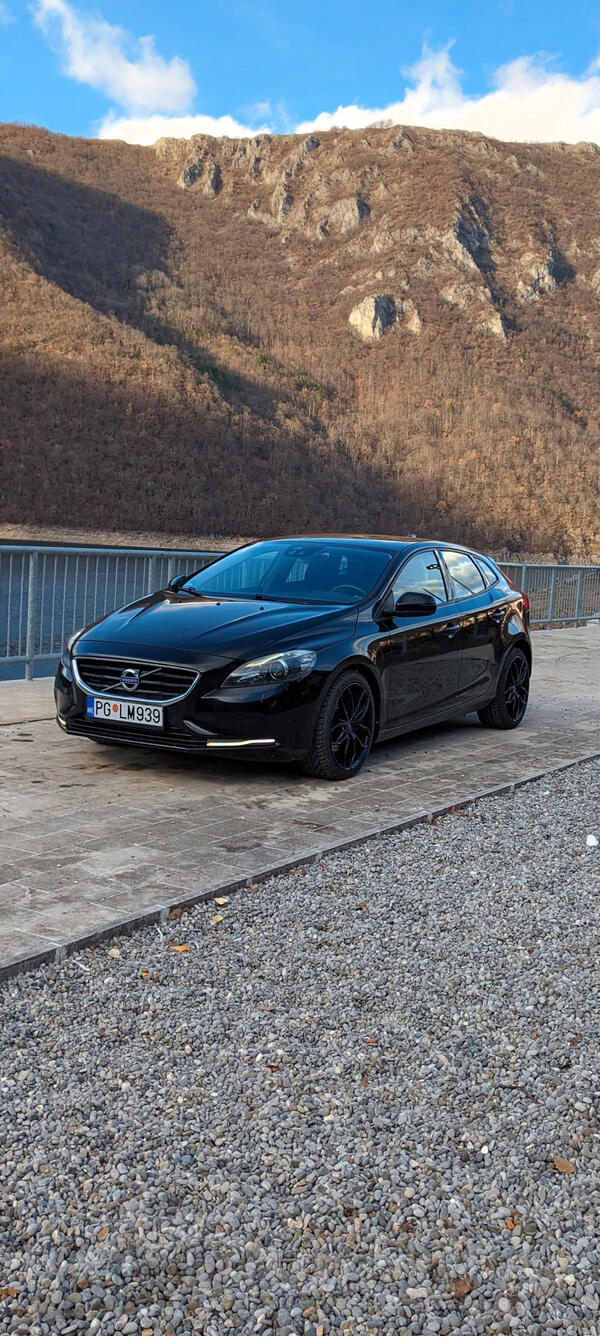 Volvo - V40 - D2 Automatik