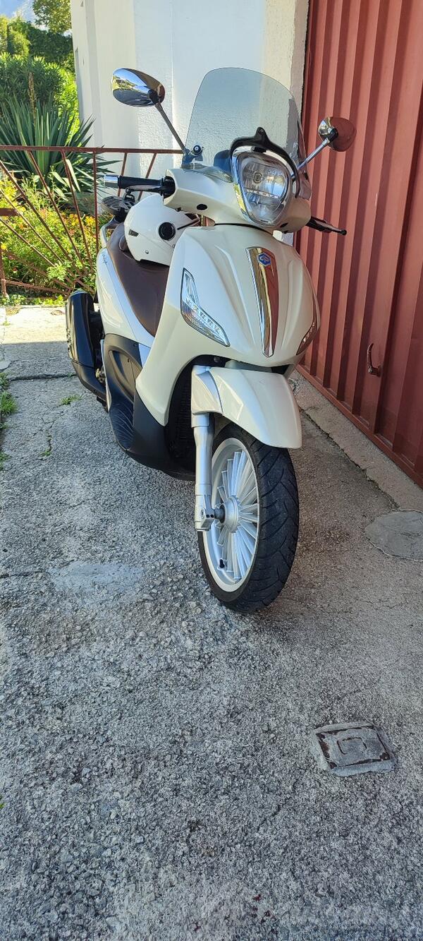 Piaggio - Beverly 300