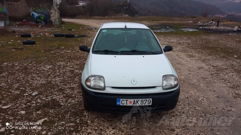 Renault - Clio - 1900