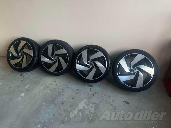 Fabričke felne i Golf 8 GTI gume