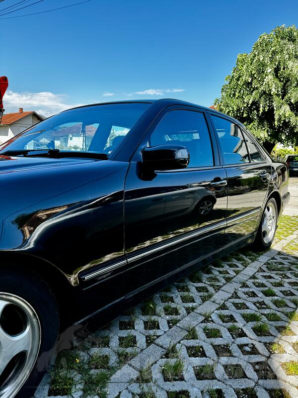 Mercedes Benz - E 270