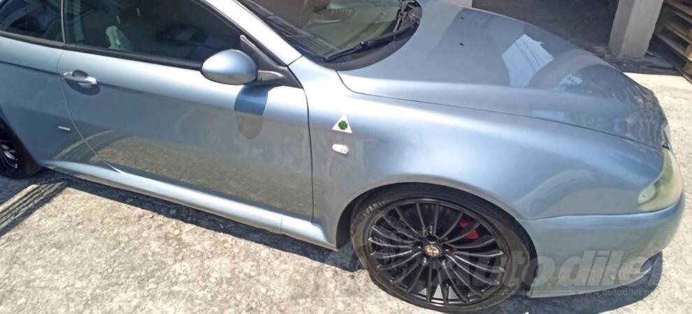 U djelovima Alfa Romeo - GT 1.9