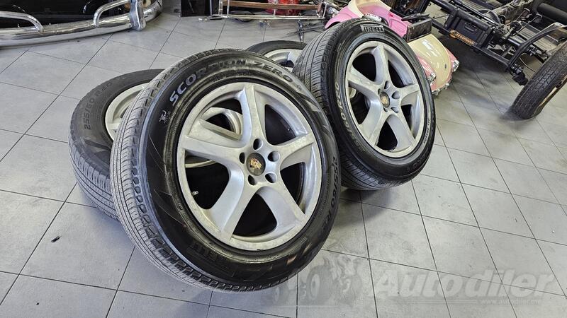 Fabričke rims and pirelli tires