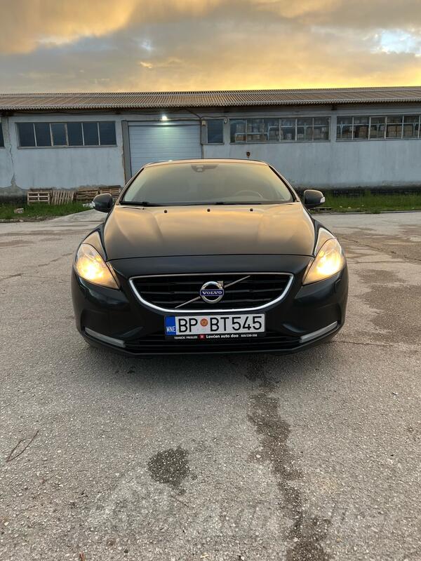 Volvo - V40 - D2