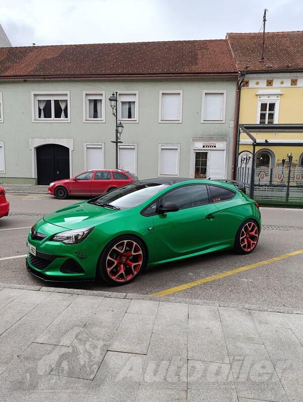 Opel - Astra - 2.0 turbo OPC