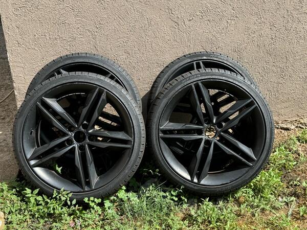 Fabričke rims and Hiflly tires