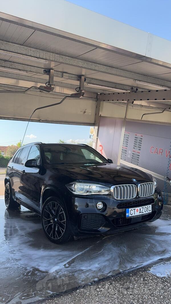 BMW - X5 M50