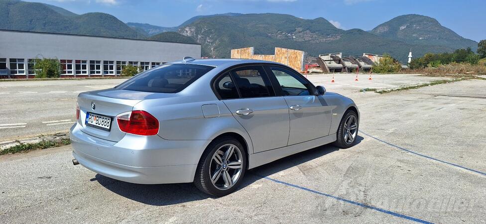 BMW - 320