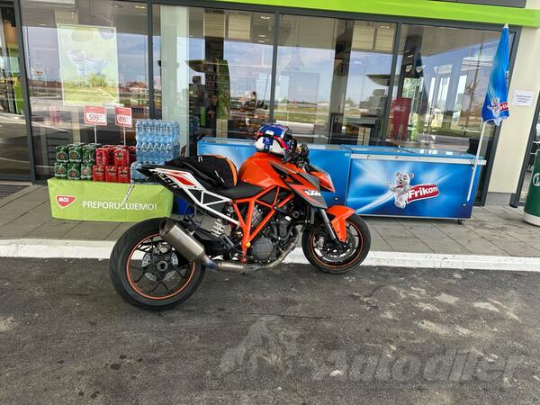 KTM - 1290 super duke r