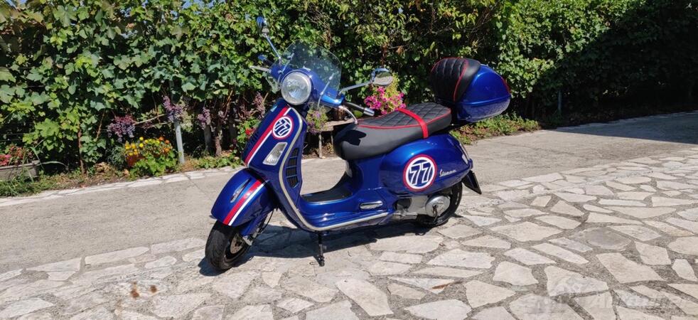 Piaggio - Vespa