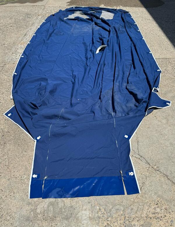 Tarpaulin for watercrafts