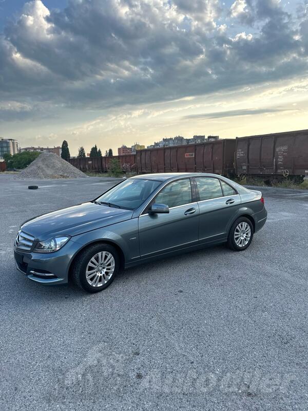 Mercedes Benz - C 200 - C 220 CDI