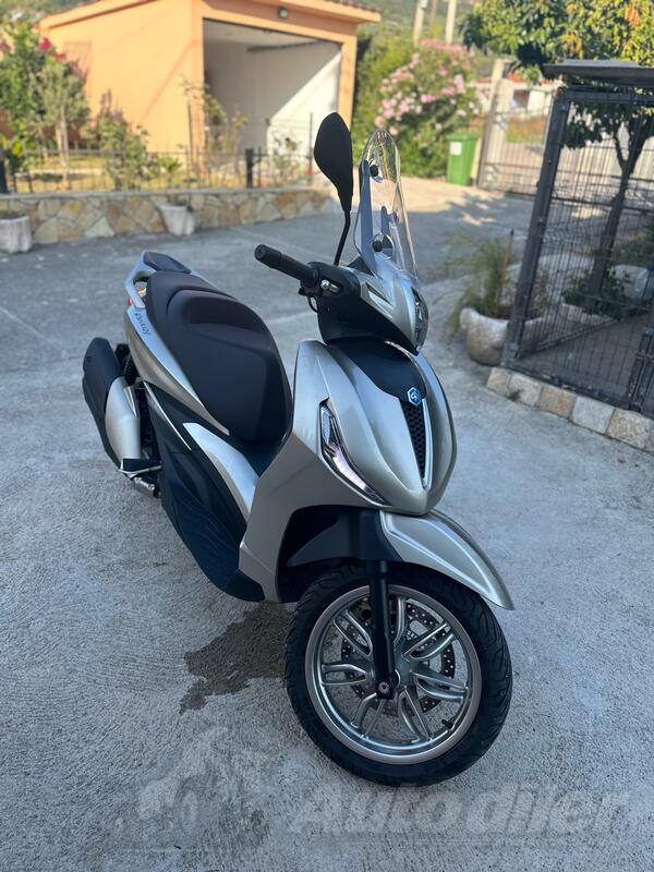 Piaggio - Beverly 400