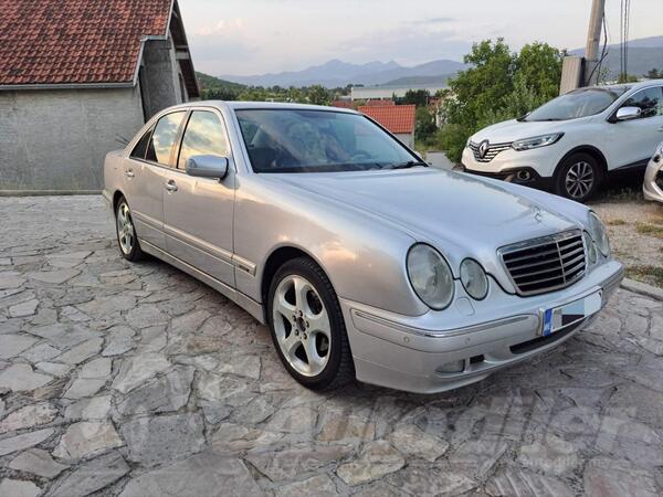 Mercedes Benz - E 220 - automatik