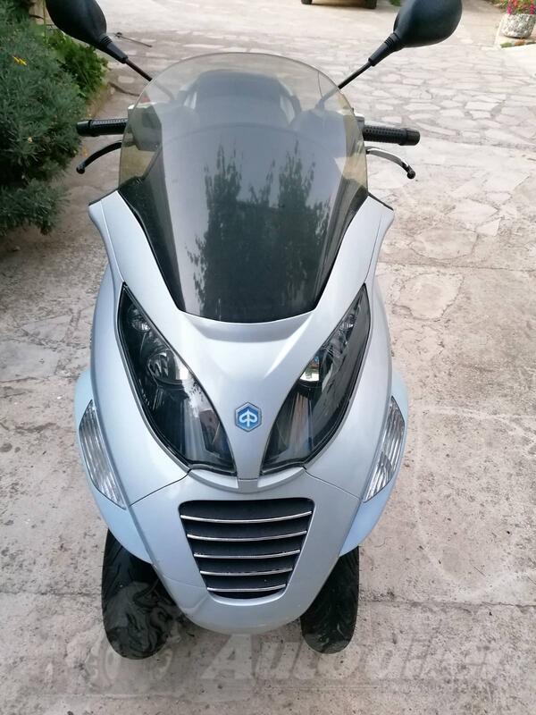 Piaggio - MP3 250