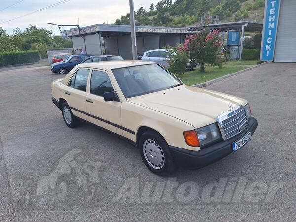 Mercedes Benz - 200 - 200 D