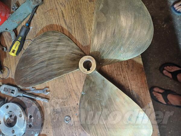 Propeller for watercrafts