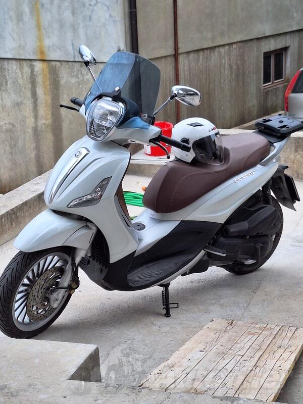 Piaggio - Beverly 300