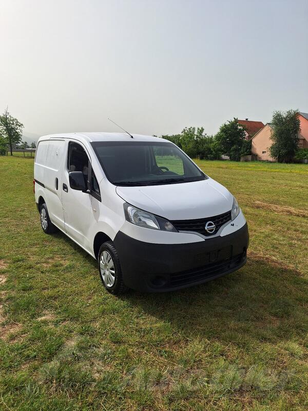 Nissan - NV 200